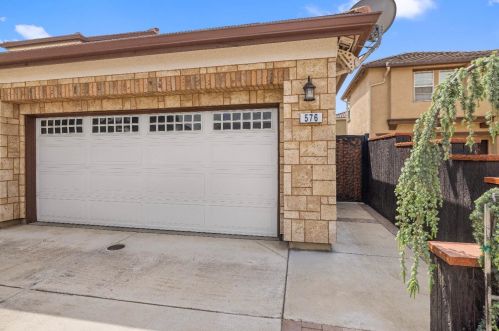 576 Bramblewood Ave, Lathrop CA 95330-9370 exterior