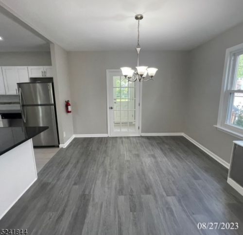 124 8th Ave, Roselle NJ  07203-2032 exterior