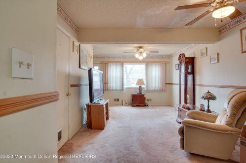 880 Cindy Ct, Bricktown, NJ 08724-7185