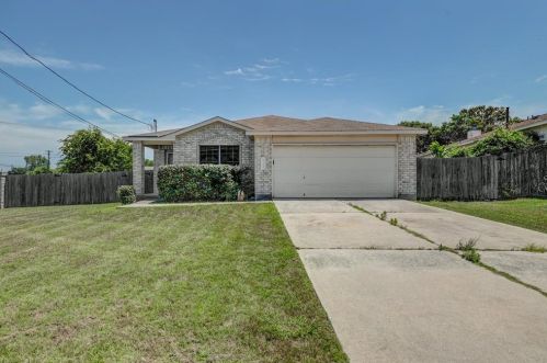 111 Jim Miller Dr, Uhland, TX 78640-5349