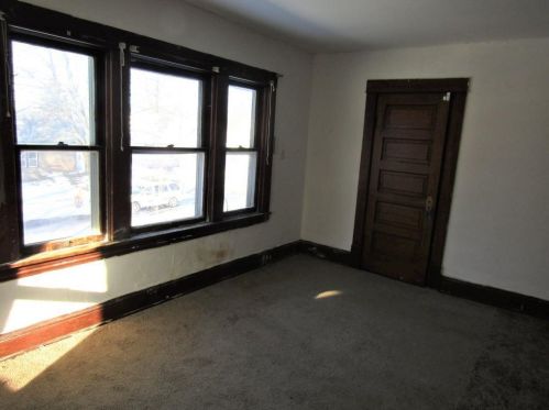 918 4th St, Montevideo MN 56265-1027 exterior