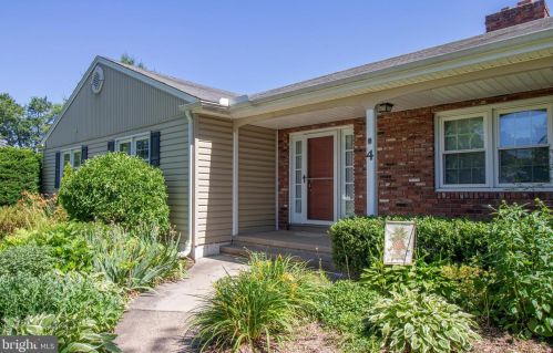 4 Scammell Dr, Yardley PA  19067-4209 exterior