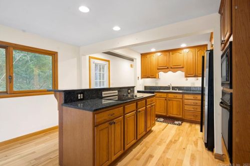 122 Carpenter Rd, New Hartford CT  06057-3003 exterior
