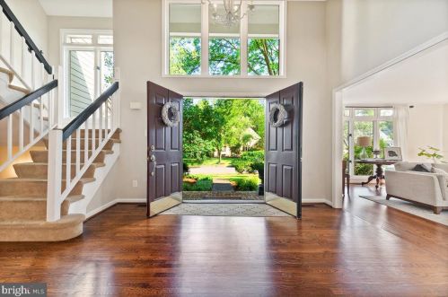 9106 Meadowcreek Ln, Lorton VA  22079-3238 exterior