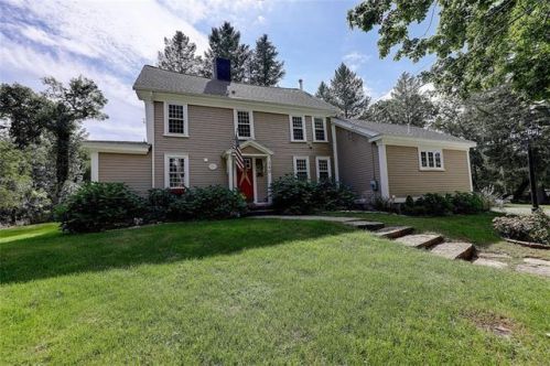 140 Tower Hill Rd, Cumberland, RI 02864-1525