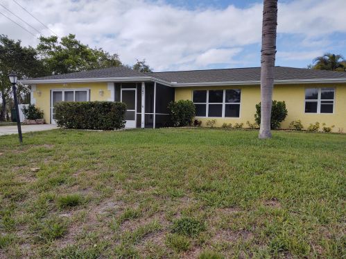 297 Glenwood Dr, Fort Pierce, FL 34984-5038