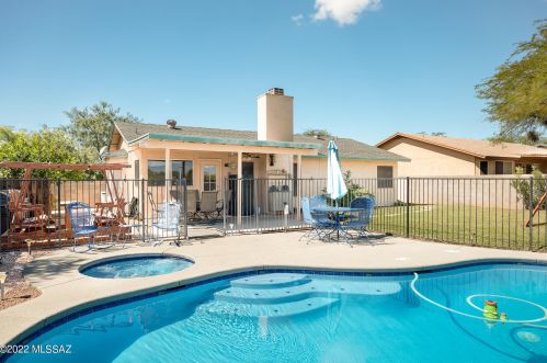 7601 Falster Ave, Tucson, AZ 85747-9245