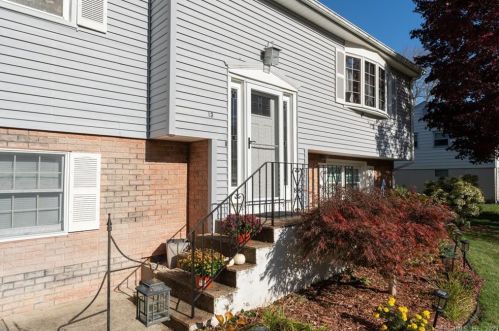 13 Brook Dr, Waterford, CT 06385-2210