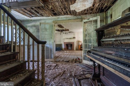 1704 Dreshertown Rd, Dresher PA  19025-1303 exterior