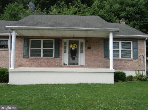 27 Eaton St, Schuylkill Haven PA  17972-1022 exterior