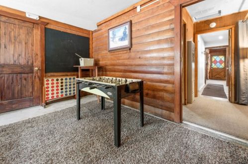 340 Sherwood Blvd, Big Bear City CA  92314 exterior