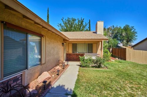 17302 Forest Hills Dr, Victorville CA  92395-4618 exterior