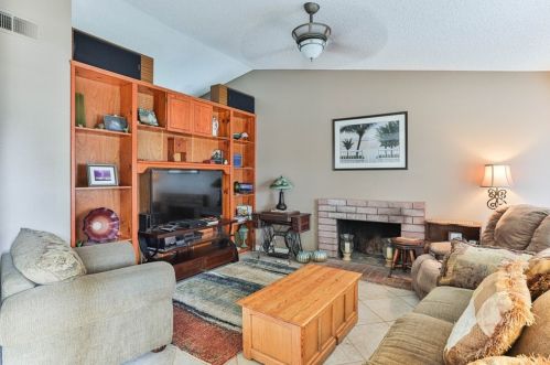 2929 Del Norte Ave, Ontario, CA 91761-7027