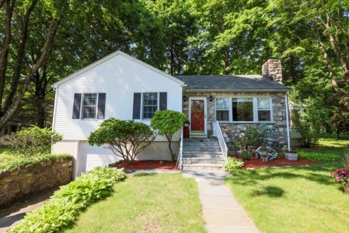 11 Canopus Rd, Mahopac, NY 10541-4654