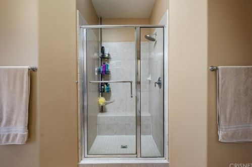 29236 Discovery Ridge Dr, Santa Clarita CA  91390-5761 exterior