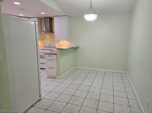 121 6th St, Naples FL  34117-9346 exterior