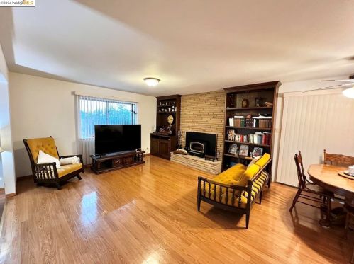 1327 Ventura Dr, West Pittsburg, CA 94565-6424