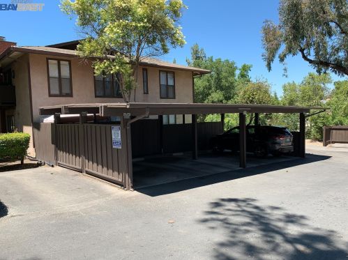 323 Camelback Rd, Concord CA 94523-1374 exterior