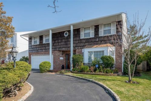 533 Waterview Dr, Cedarhurst, NY 11516-1031
