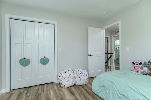 15 Bartlett Meadow Dr, Killingly CT  06241-1847 exterior