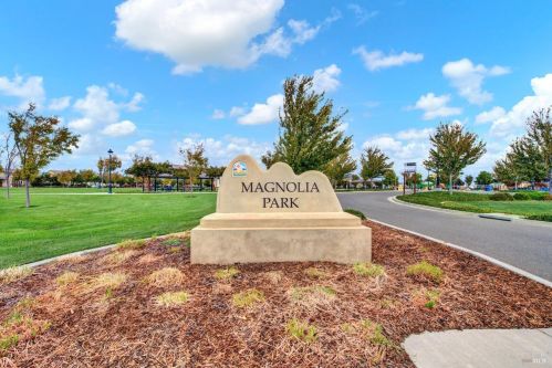 8001 Finchley Ct, Vacaville CA  95687-8253 exterior