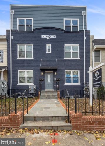 1111 Holbrook Ter, Washington DC 20002-2704 exterior