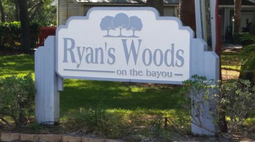 550 Ryans Woods Ln, Palm Harbor, FL 34683-5279