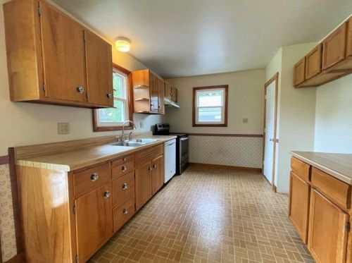 1517 Latrobe St, Latrobe PA 15650-2612 exterior