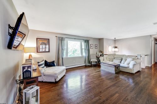 9 Milnor Rd, Bedminster, NJ 07921-2832