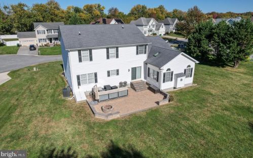 411 Mannering Dr, Dover DE  19901-5409 exterior