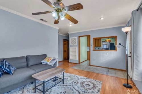 4 Charles Ter, Piscataway NJ  08854-5320 exterior