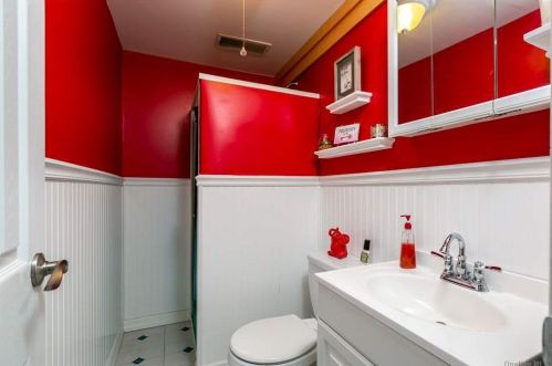 231 44 St, North Lindenhurst NY 11757-2307 exterior