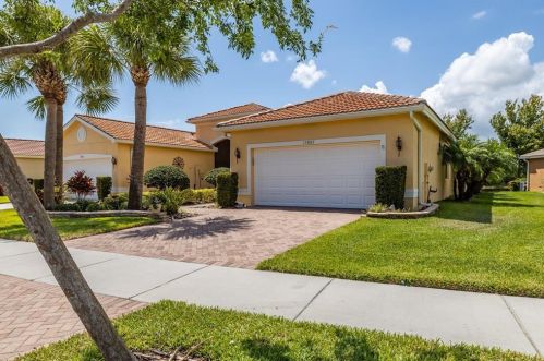 15807 Aurora Lake Cir, Wimauma, FL 33598-4031