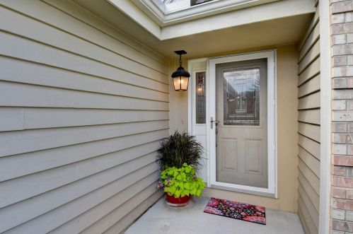 3321 Highpointe Dr, Waukesha, WI 53151-4695
