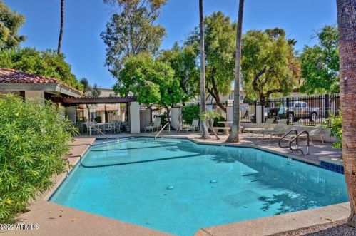 8453 48th St, Phoenix AZ  85044-5704 exterior
