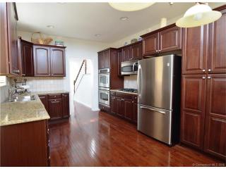 10 Dogwood Ct, Waterbury CT  06762-2936 exterior