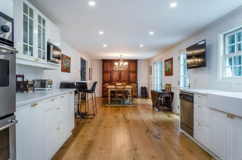 137 Nichols Hill Rd, Washington Depot, CT 06793-1804