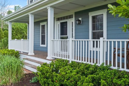 1465 Glen Oaks Ln, Thiensville WI  53092-2954 exterior