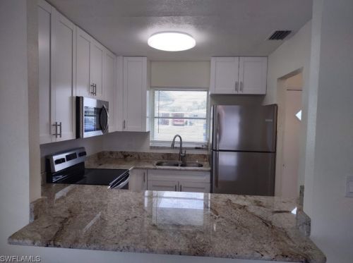 2204 Croton Ct, Lehigh Acres, FL 33936-4375