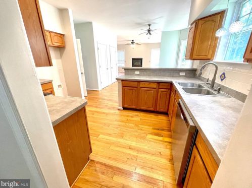 32 Pin Oak Dr, Dover DE  19904-2373 exterior