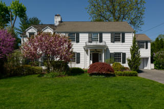 125 White Plains Rd, Yonkers, NY 10708-1925