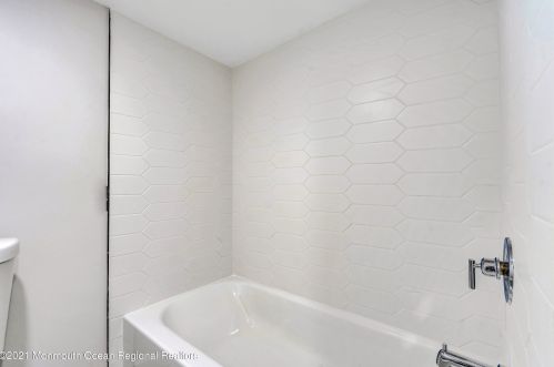 226 Davis Ave, Lacey NJ  08731-3519 exterior