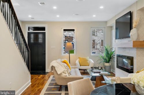 331 W St, Washington, DC 20002-6804
