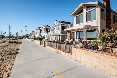 1123 Balboa Blvd, Newport Beach, CA 92661-4406