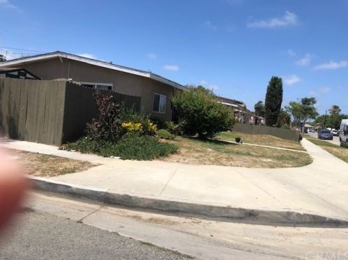 12056 208th St, Lakewood, CA 90715-1508