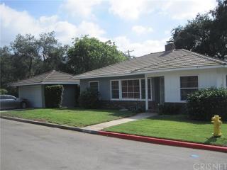 1704 Sombra Dr, Glendale, CA 91208-2104