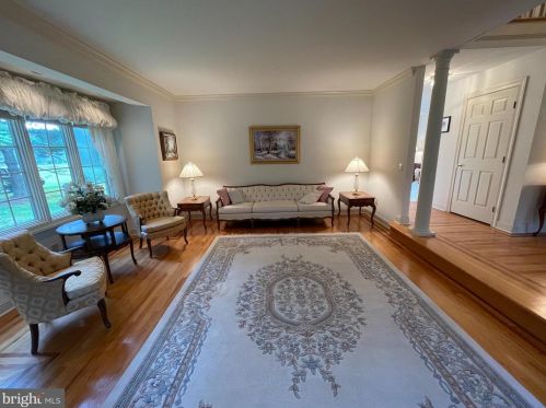 374 Spring Mill Rd, Chadds Ford, PA 19317-8226