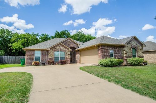 111 Windermere St, Waxahachie, TX 75165-5952