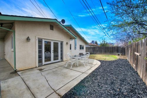 200 Juniper St, Vacaville CA 95688-2736 exterior