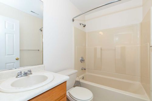 17 Windsor Ct, Poughkeepsie NY  12601-1116 exterior